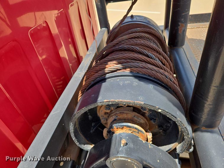 image for item EN8111 2001 GMC  C7500 winch truck