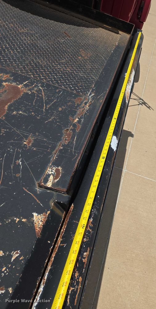 image for item EN8111 2001 GMC  C7500 winch truck