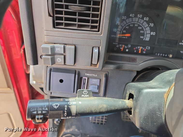 image for item EN8111 2001 GMC  C7500 winch truck