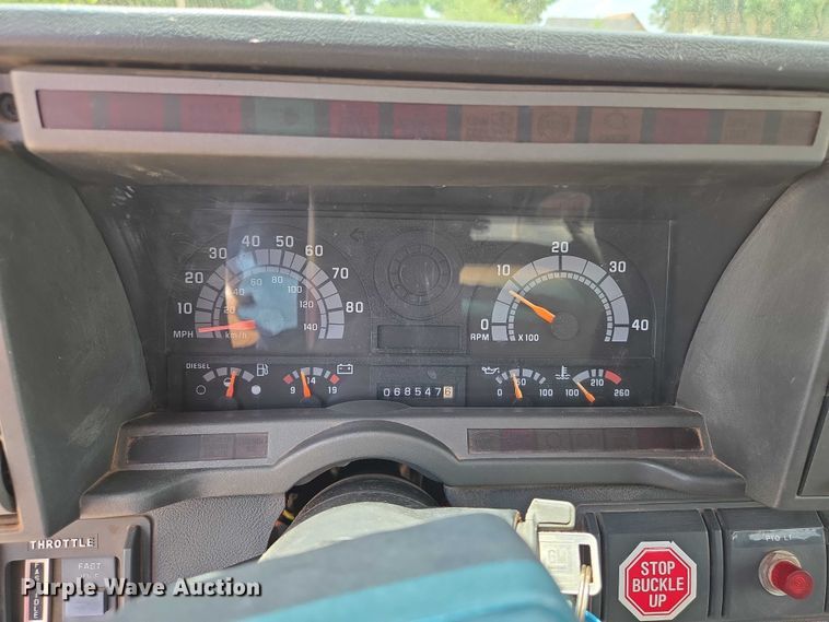 image for item EN8111 2001 GMC  C7500 winch truck