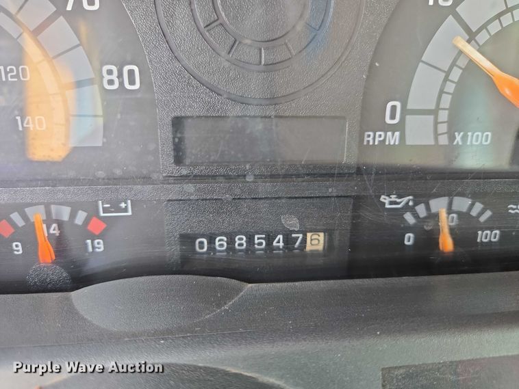 image for item EN8111 2001 GMC  C7500 winch truck