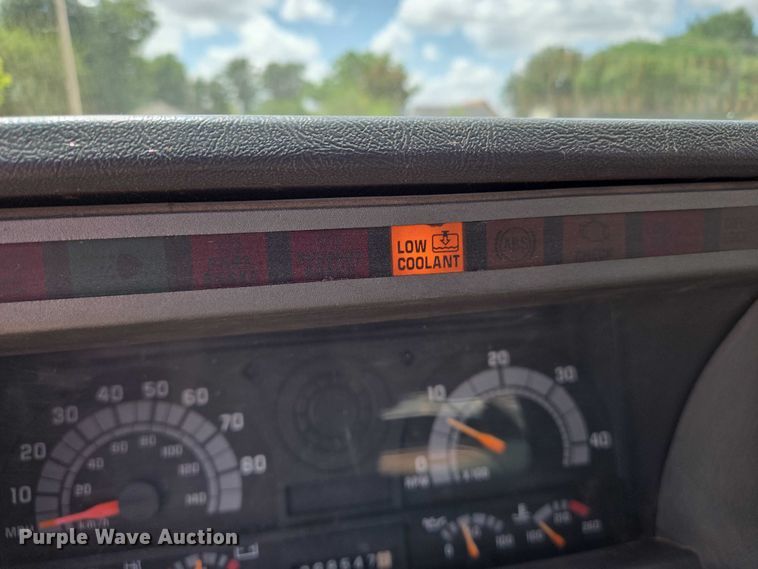 image for item EN8111 2001 GMC  C7500 winch truck