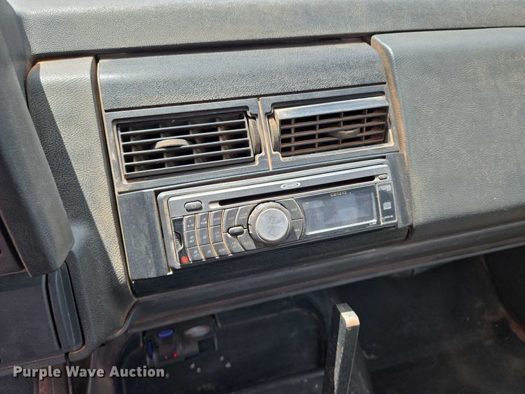 image for item EN8111 2001 GMC  C7500 winch truck