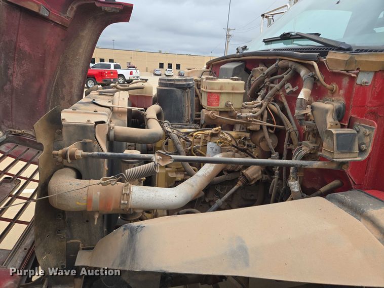 image for item EN8111 2001 GMC  C7500 winch truck