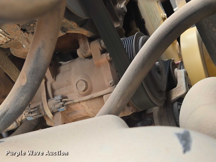 image for item EN8111 2001 GMC  C7500 winch truck