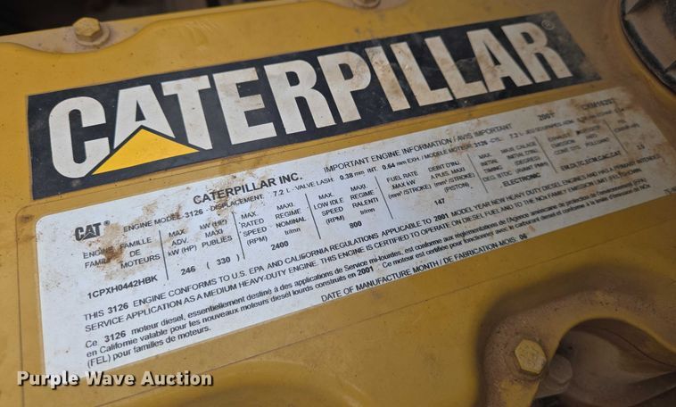 image for item EN8111 2001 GMC  C7500 winch truck