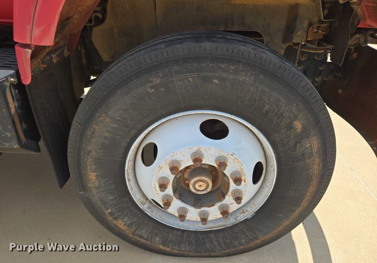 image for item EN8111 2001 GMC  C7500 winch truck