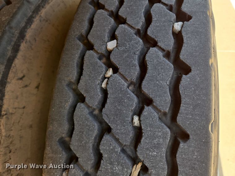 image for item EN8111 2001 GMC  C7500 winch truck