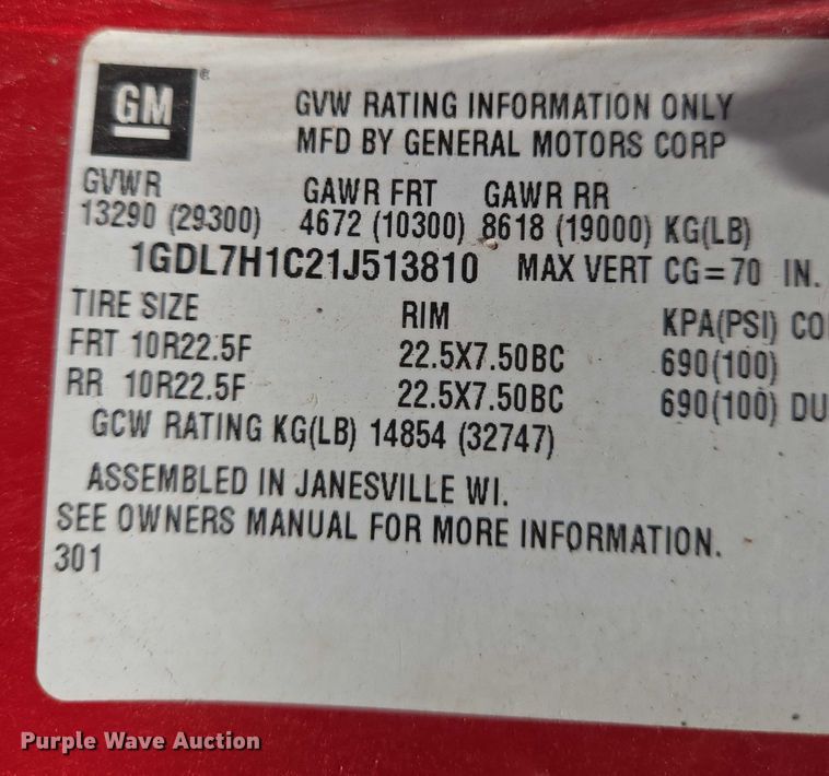 image for item EN8111 2001 GMC  C7500 winch truck