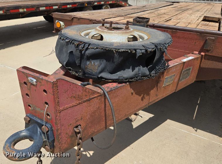 image for item EN8113 1994 Belshe T-8 equipment trailer