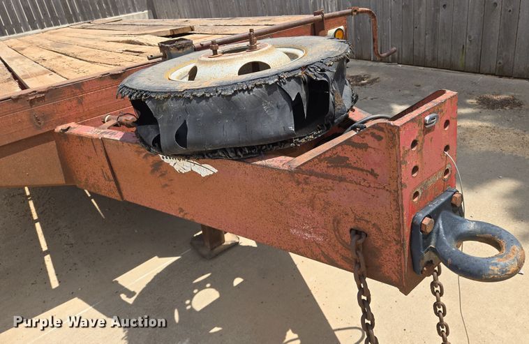 image for item EN8113 1994 Belshe T-8 equipment trailer