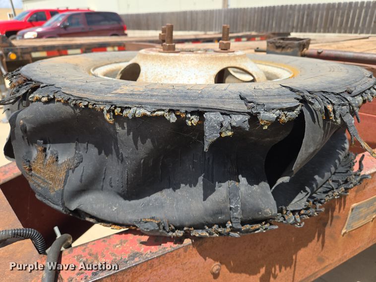 image for item EN8113 1994 Belshe T-8 equipment trailer