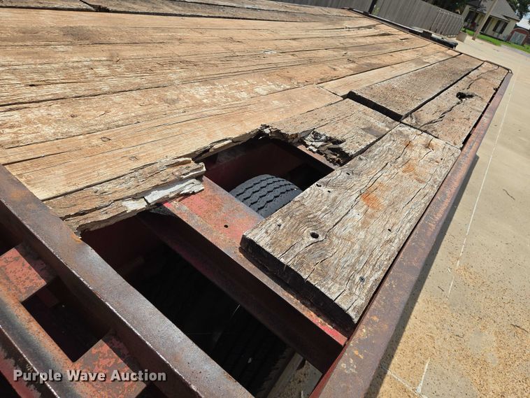 image for item EN8113 1994 Belshe T-8 equipment trailer