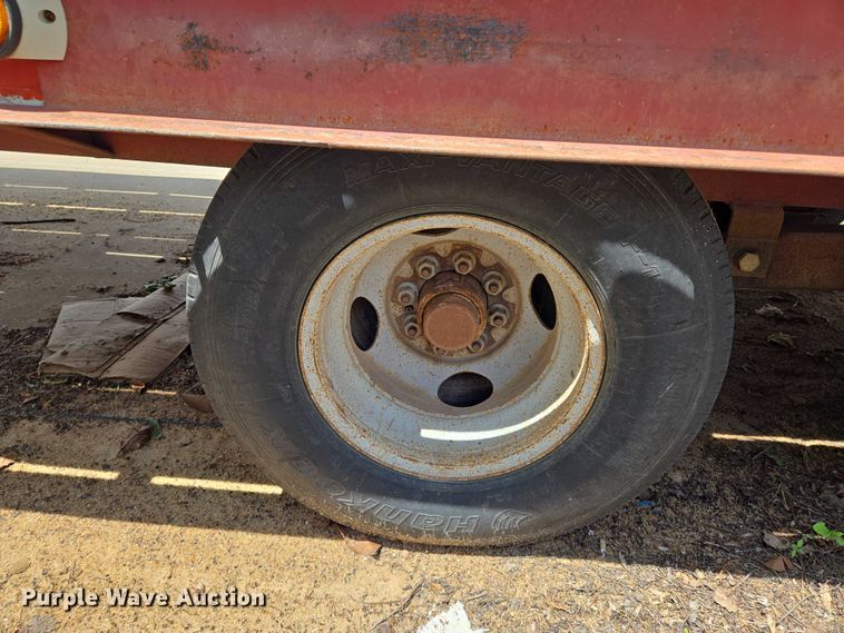 image for item EN8113 1994 Belshe T-8 equipment trailer