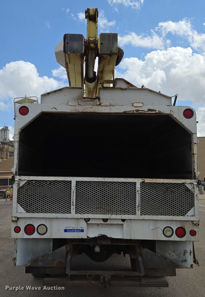 image for item EN8116 1998 International  4700 forestry bucket truck