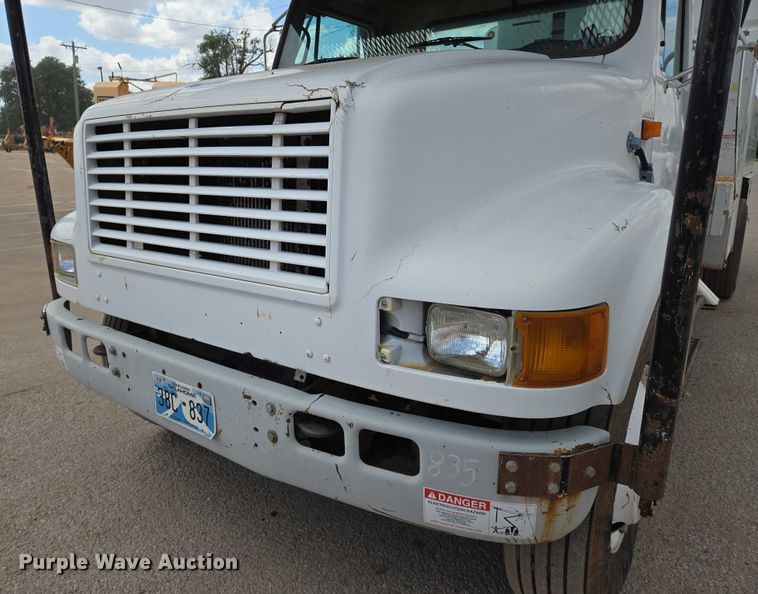 image for item EN8116 1998 International  4700 forestry bucket truck