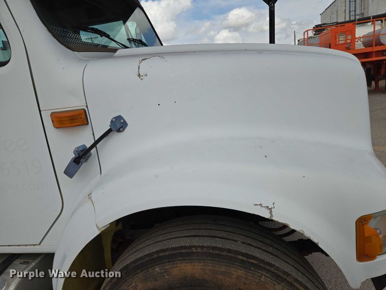 image for item EN8116 1998 International  4700 forestry bucket truck