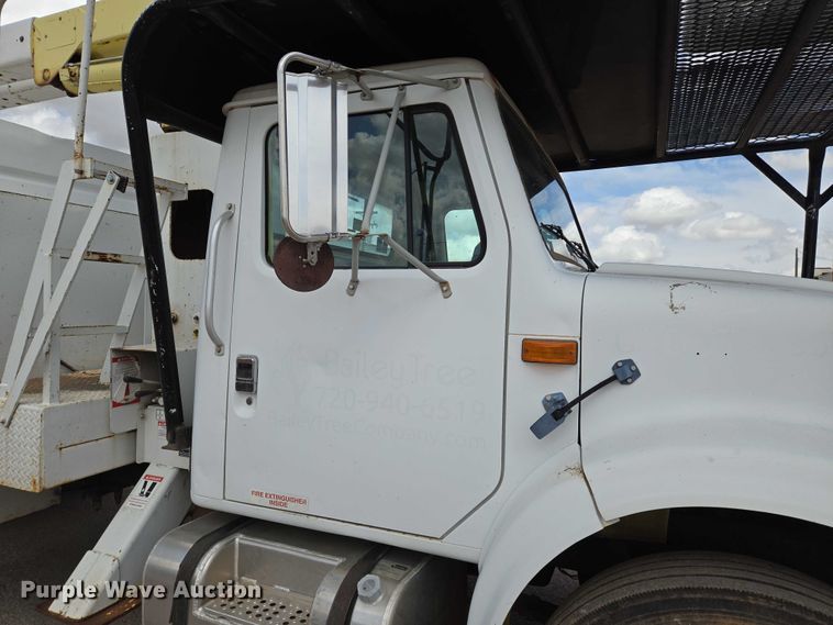 image for item EN8116 1998 International  4700 forestry bucket truck