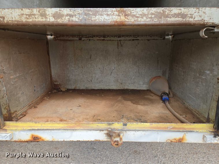 image for item EN8116 1998 International  4700 forestry bucket truck