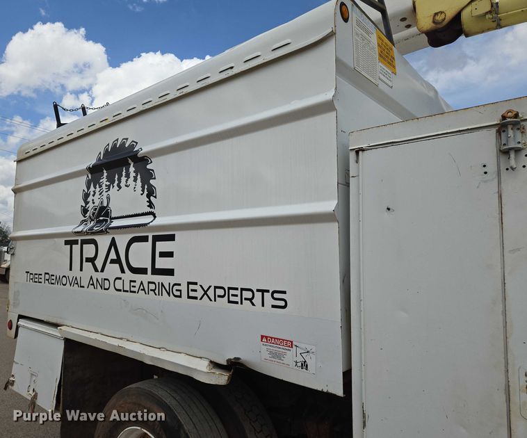 image for item EN8116 1998 International  4700 forestry bucket truck