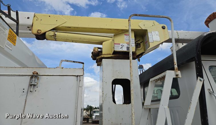 image for item EN8116 1998 International  4700 forestry bucket truck