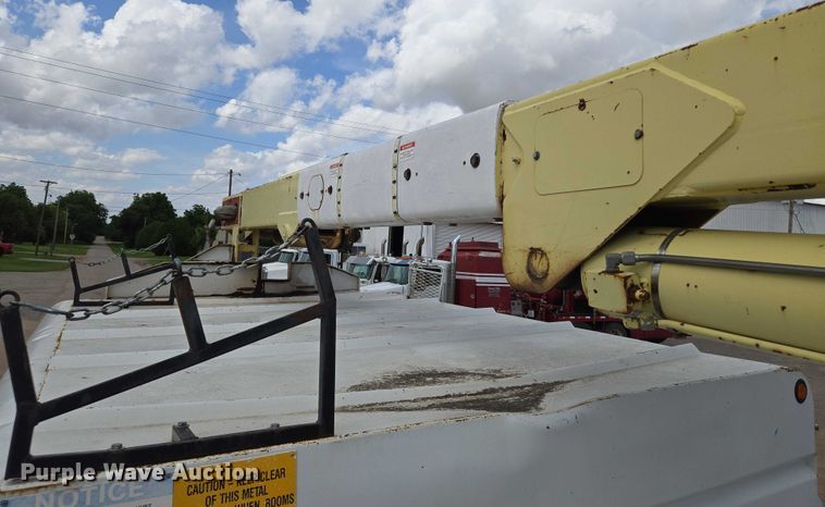 image for item EN8116 1998 International  4700 forestry bucket truck