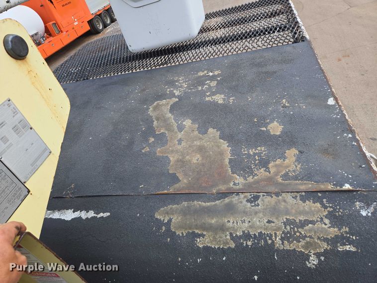 image for item EN8116 1998 International  4700 forestry bucket truck