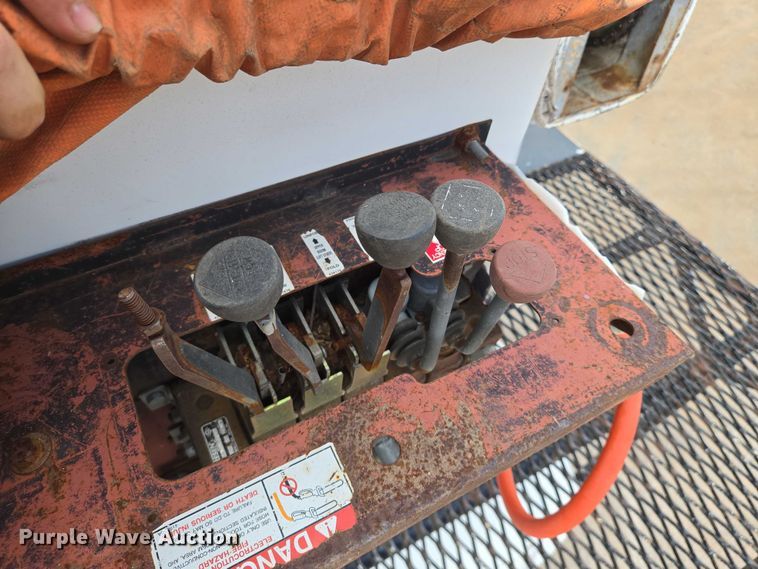 image for item EN8116 1998 International  4700 forestry bucket truck