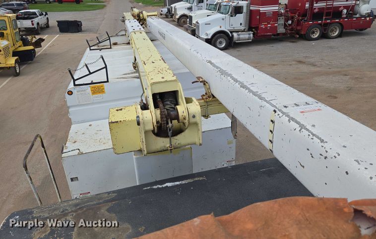 image for item EN8116 1998 International  4700 forestry bucket truck