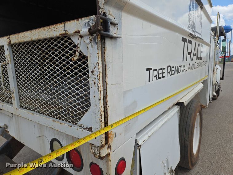 image for item EN8116 1998 International  4700 forestry bucket truck