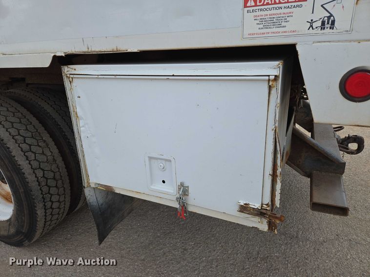 image for item EN8116 1998 International  4700 forestry bucket truck