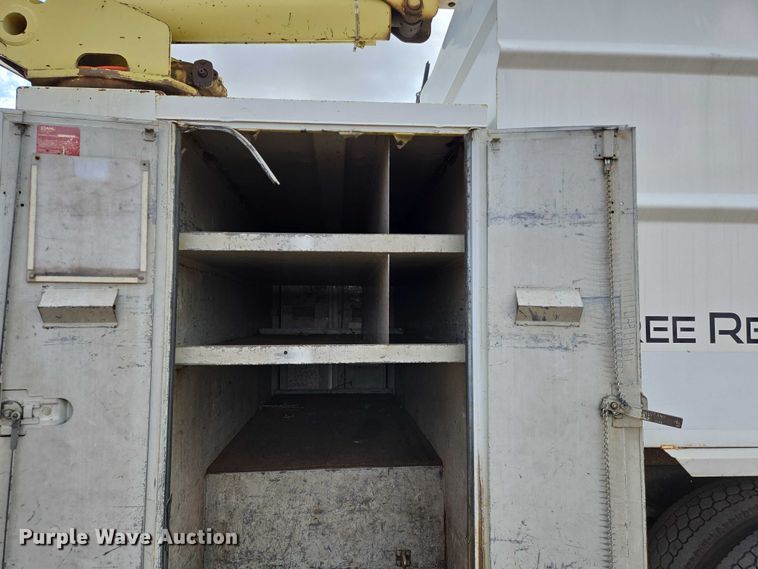 image for item EN8116 1998 International  4700 forestry bucket truck