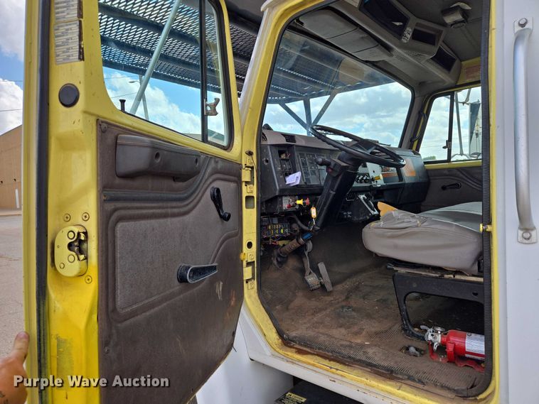 image for item EN8116 1998 International  4700 forestry bucket truck