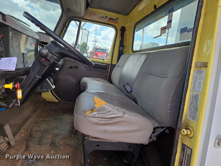 image for item EN8116 1998 International  4700 forestry bucket truck