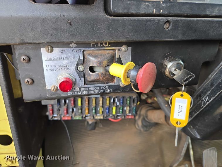 image for item EN8116 1998 International  4700 forestry bucket truck