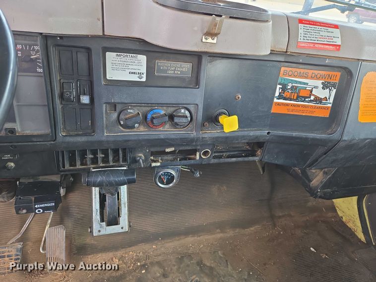 image for item EN8116 1998 International  4700 forestry bucket truck