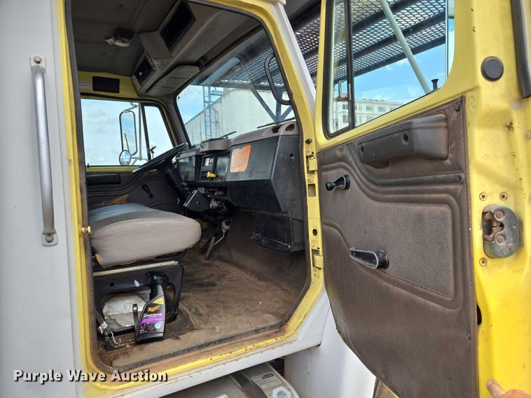 image for item EN8116 1998 International  4700 forestry bucket truck