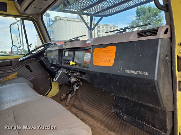 image for item EN8116 1998 International  4700 forestry bucket truck