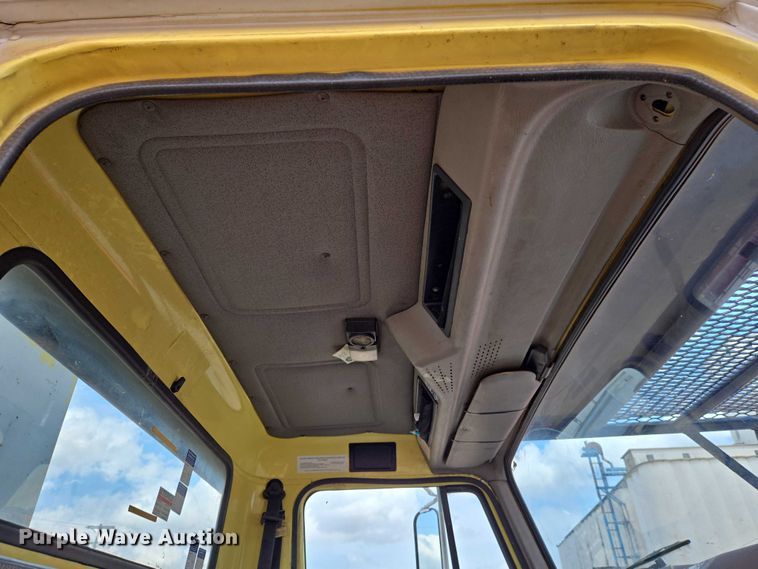 image for item EN8116 1998 International  4700 forestry bucket truck