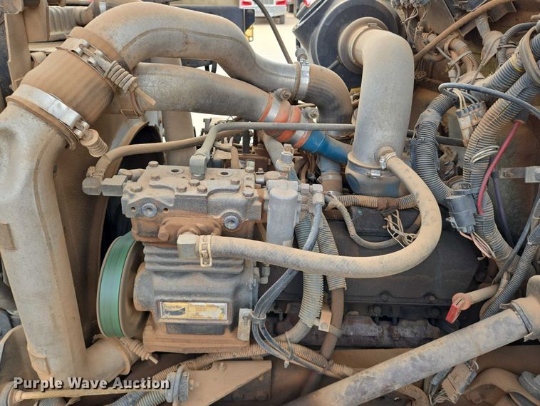 image for item EN8116 1998 International  4700 forestry bucket truck