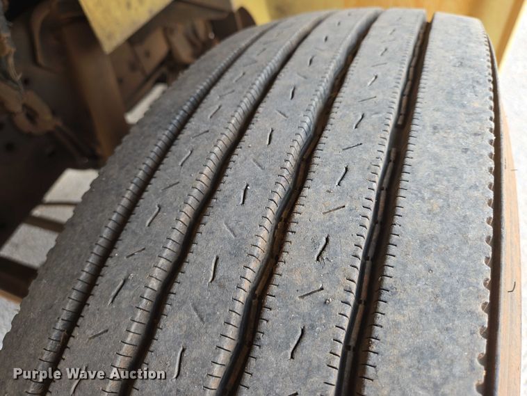 image for item EN8116 1998 International  4700 forestry bucket truck