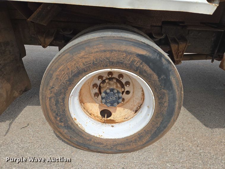 image for item EN8116 1998 International  4700 forestry bucket truck