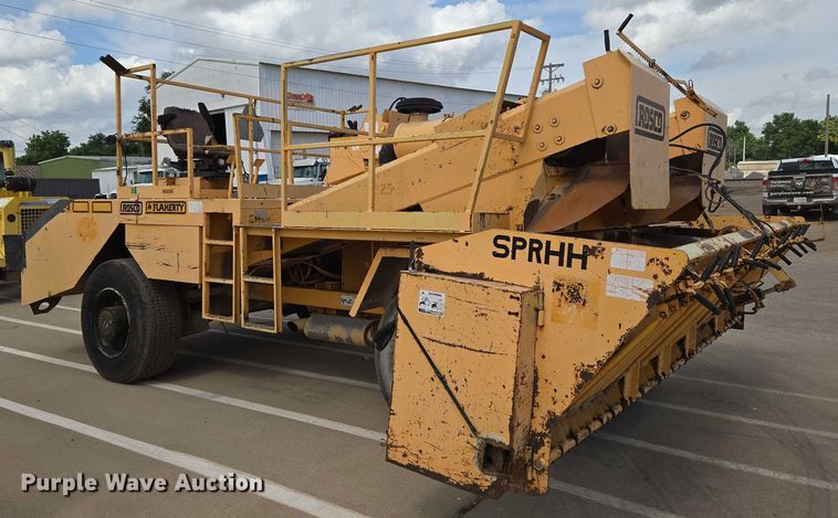 image for item EN8117 1998 Rosco SPRHH chip spreader