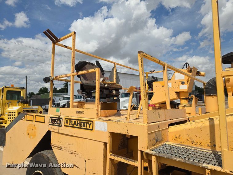 image for item EN8117 1998 Rosco SPRHH chip spreader