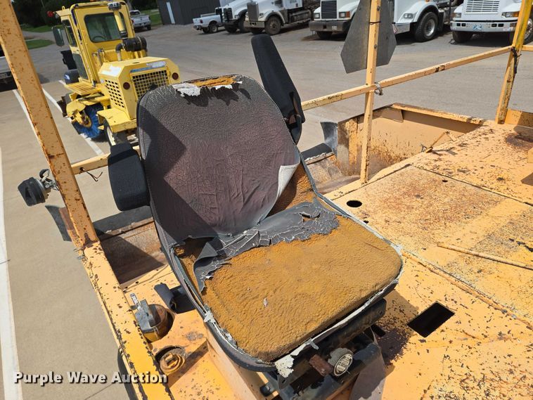 image for item EN8117 1998 Rosco SPRHH chip spreader