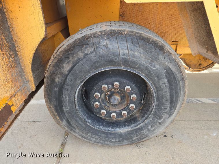 image for item EN8117 1998 Rosco SPRHH chip spreader