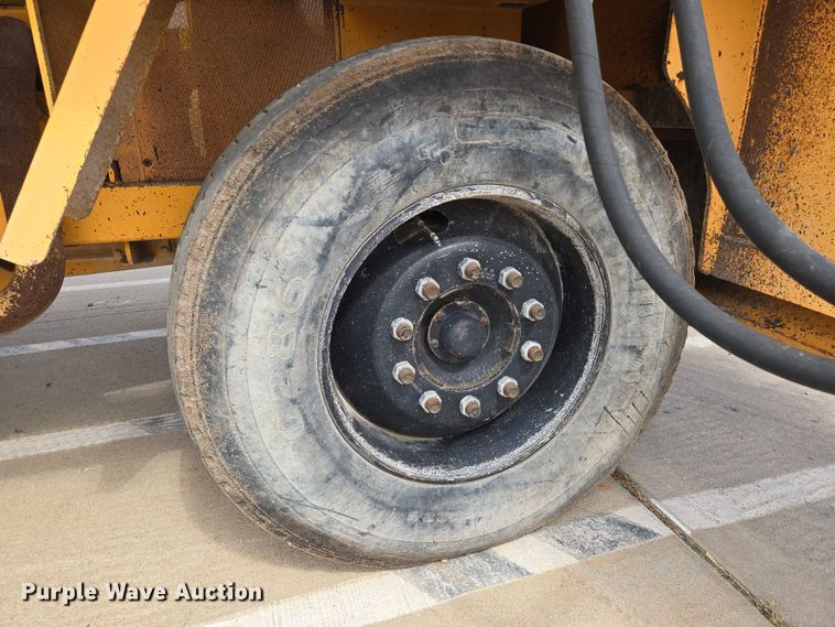 image for item EN8117 1998 Rosco SPRHH chip spreader