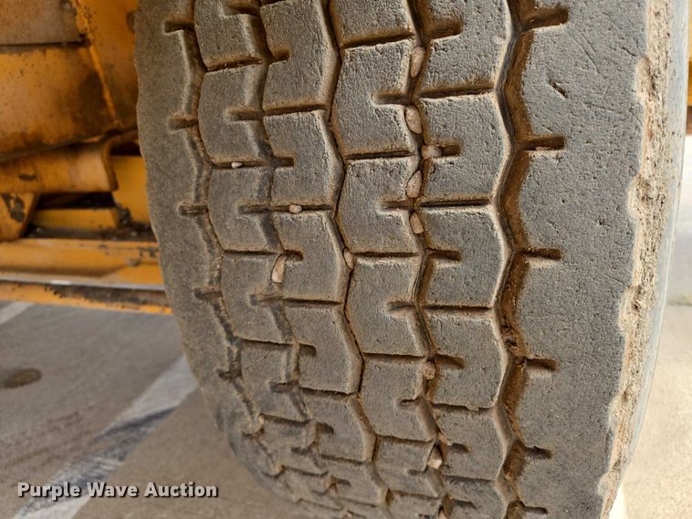 image for item EN8117 1998 Rosco SPRHH chip spreader