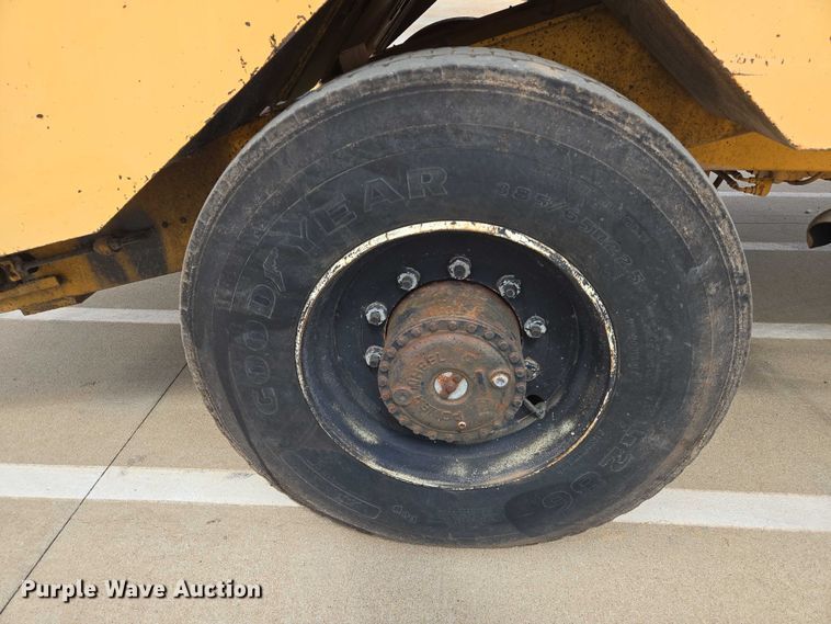 image for item EN8117 1998 Rosco SPRHH chip spreader