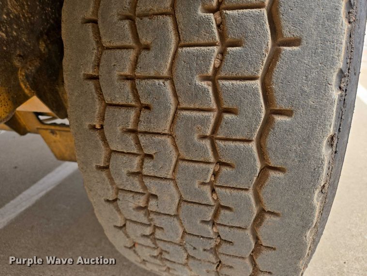 image for item EN8117 1998 Rosco SPRHH chip spreader